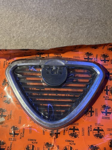 Alfa romeo 164 - front, grille