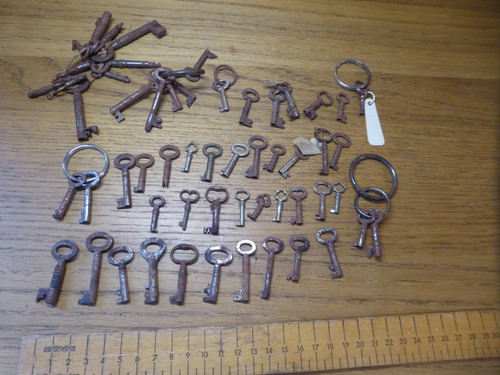 Large quantity antique - quantity, of