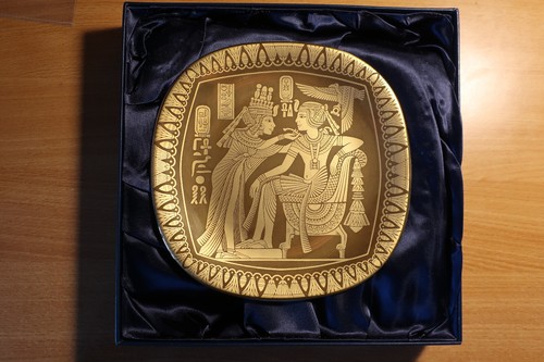 Golden shrine tutankhamun - of,