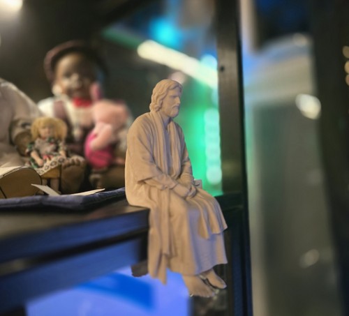 Sitting jesus shelf - sitting,