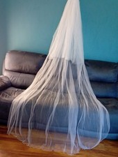 White veil 2 tier chapel