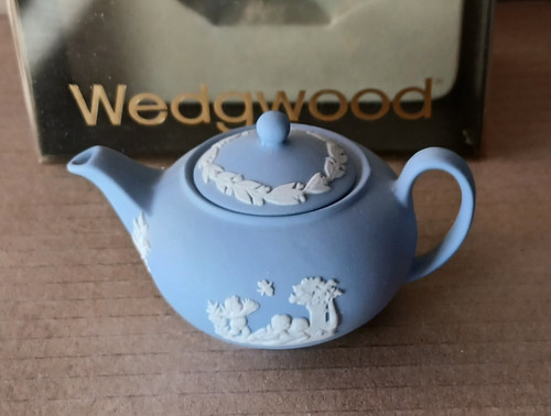Wedgwood blue jasper - blue, miniature