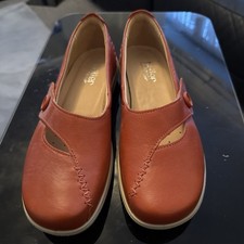 Dizzy Russet Coloured Hotter Shoe Comfort Concept Uk 7 With Nice Button Detail