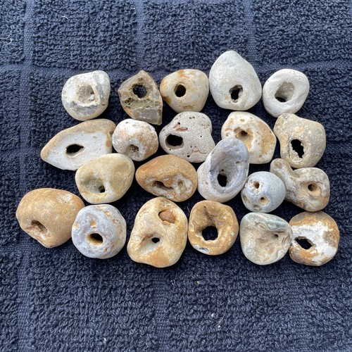 Twenty natural hag - twenty, stones