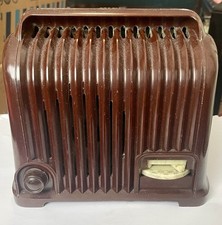 VINTAGE SOBELL  “SOBELETTE”  VALVE TUBE RADIO IN A WALNUT COLOURED BAKELITE CASE