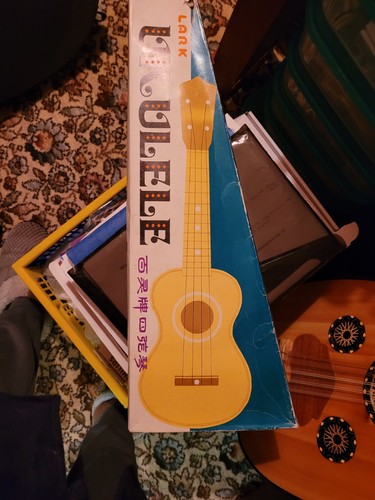 Lark vintage miniature ukulele - lark,