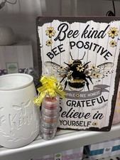 Scentsy Bee Kind Warmer. With