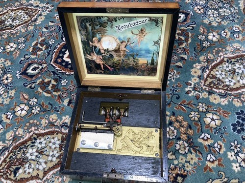 Disc music box key 4 - w/key, bell