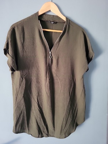 Select size green short - 12,