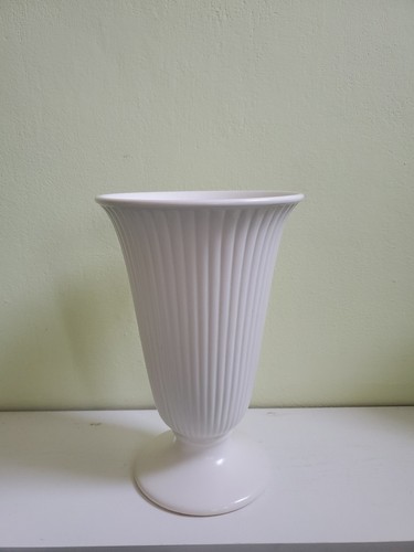 Wedgwood large trumpet vase - wedgwood,