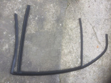 BMW E46 325i M Sport (02/52) PASSENGER Rear Door Rubber Surround, 16000, 15004