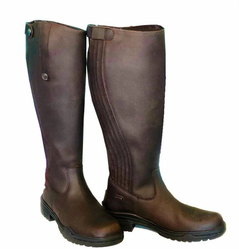 Fuller fillies yard - fuller, boots