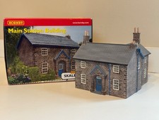 Hornby Skaledale R8628 'Main Station Building' - OO Gauge / Boxed