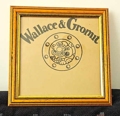 Wallace gromit square gold - square,