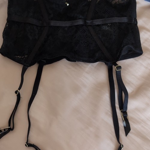 Black lacey suspender belt - black,