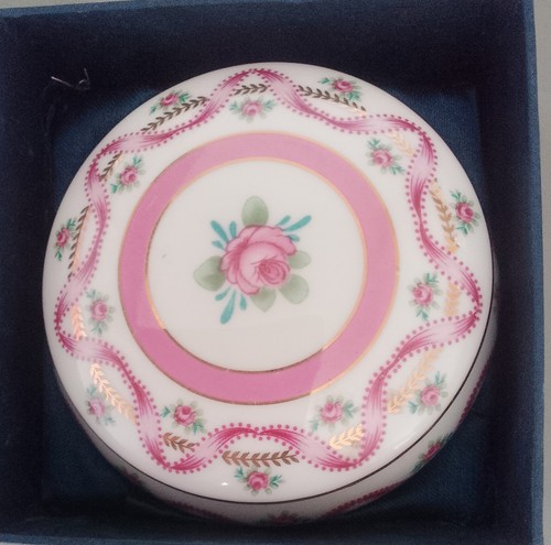 Bone china trinket - box, with