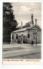 THE LODGE, RAVENSCOURT PARK: London postcard (C88079)