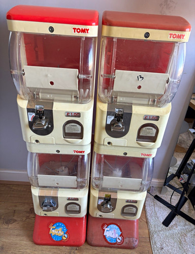 Tomy toy vending machine - tomy,