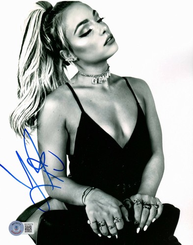Liv morgan signed - signed, autograph