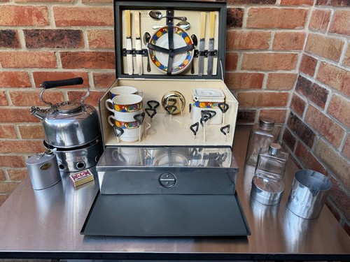 Post ww2 vintage person - ww2, 4-person