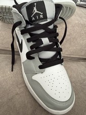 Size UK 4 (GS) - Jordan 1 Mid