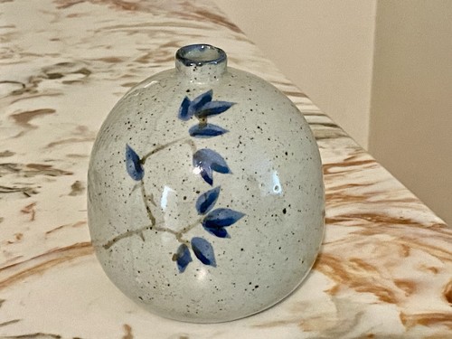 Vintage speckled ceramic - , bud
