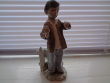 LLADRO NEO Figure.Boy She is