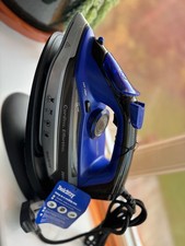 Beldray BEL0747N 2600W 2 in 1 Steam Iron Cord or Cordless