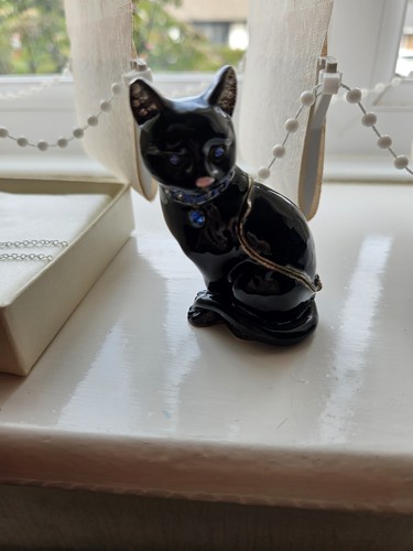 Adorn hidden treasures - treasures, black