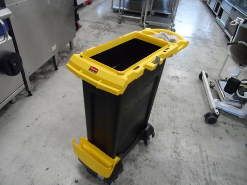New boxed rubbermaid 2110167 - boxed,