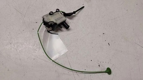 Bmw e87 fuel tank - cover, lock