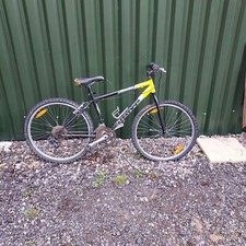 Giant Boulder Mountain Bike With 26 Inch Wheels