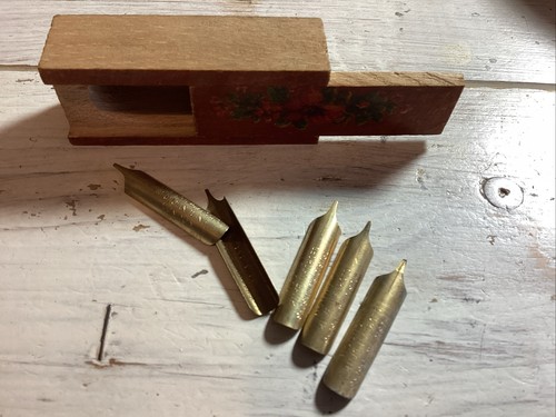 Vintage wooden treen floral - vintage,