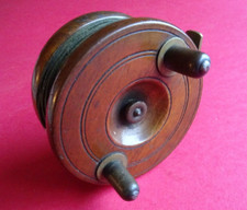 GOOD VINTAGE 3 1/2" WOODEN NOTTINGHAM SPINEBACK FISHING REEL WITH OPTIONAL CHECK