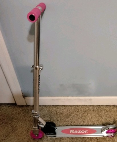 Razor kick scooter - aw, pink