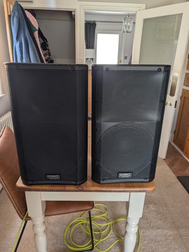 Pair qsc k12 1kw - 1kw, active