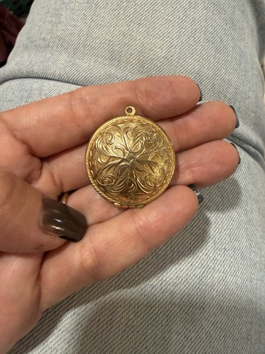Avon locket with rub - locket,