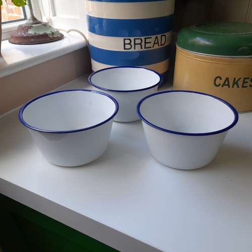 Vintage enamel pudding - 3, bowls