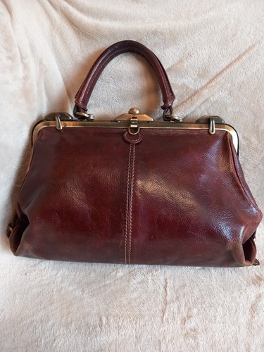 The bridge chestnut - bridge, leather