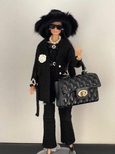 Collectable fashion doll with