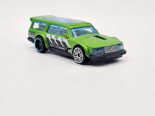 Hot wheels volvo 240 - hot,