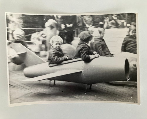 Photo amusement ride pilot - photo,