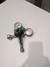 BOTTLE MOUNTED TWIN GAUGE PRIMARY CO2 REGULATOR PUB CELLAR EQUIPMENT