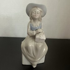 Porcelin statue of little girl