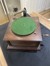 Antique Hand-crank Phonograph