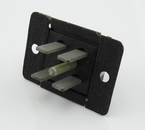 Plug pin jones - plug, chassis