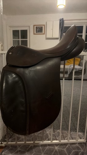Brown leather dressage saddle - brown,