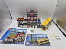 Classic LEGO CITY: Corner (7641) - Bus, Bus Stop Pizza Shop Bike Shop