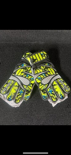 Kick out goalie - kick,