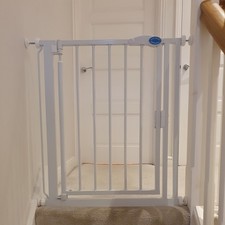 Bettacare Narrow Auto Close Stair Gate Pressure Fit Safety Gate Baby 68.5-75cm